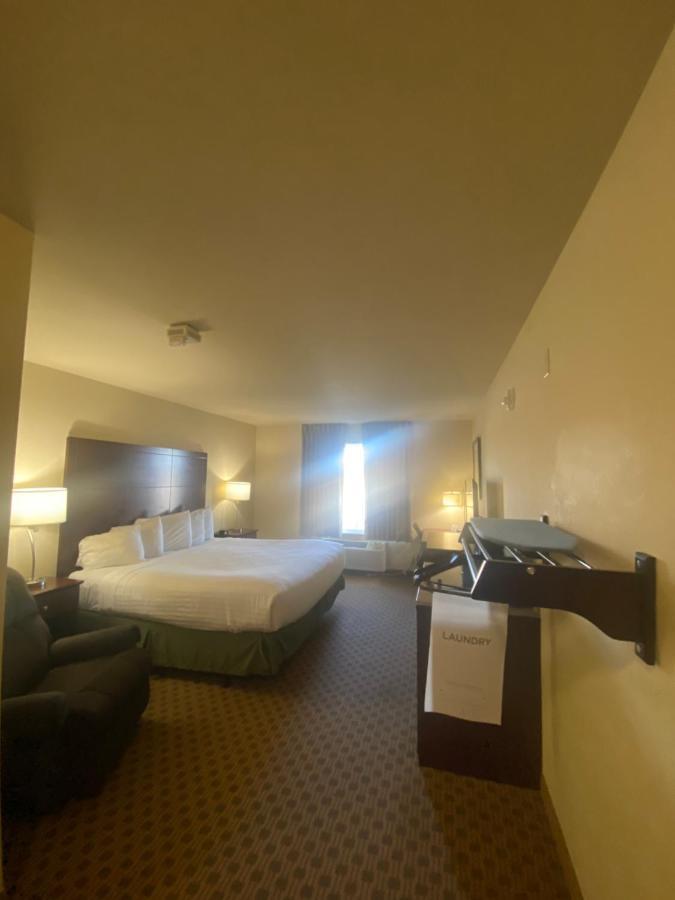 Cobblestone Hotel & Suites - Broken Bow Exterior photo