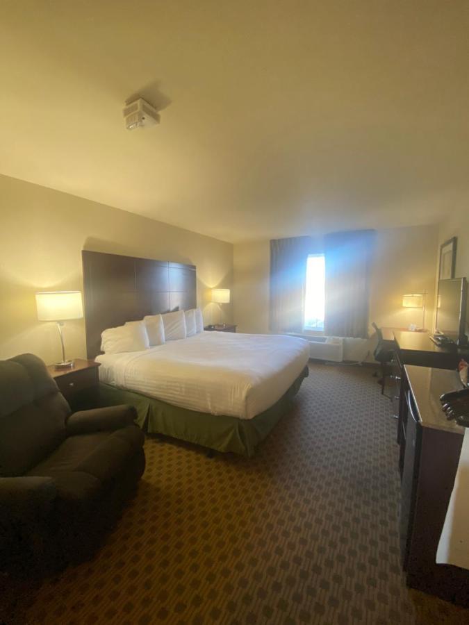 Cobblestone Hotel & Suites - Broken Bow Exterior photo