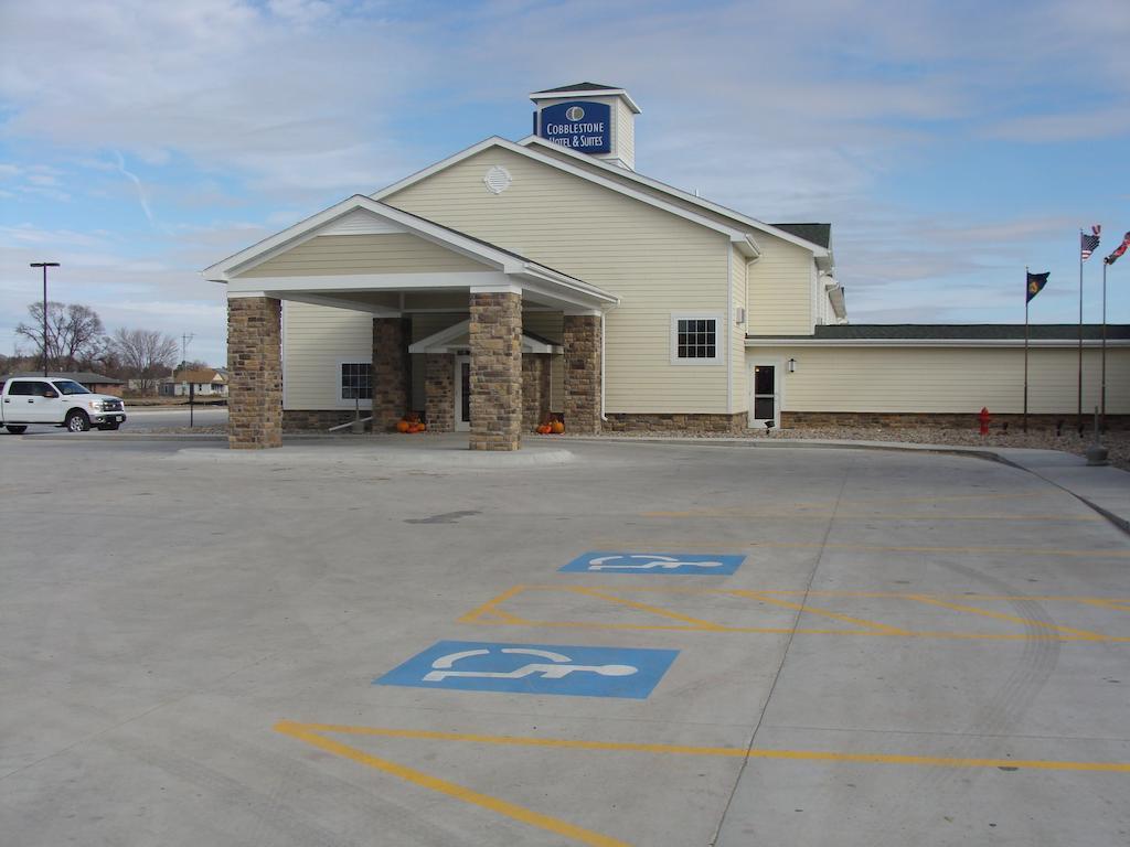 Cobblestone Hotel & Suites - Broken Bow Exterior photo