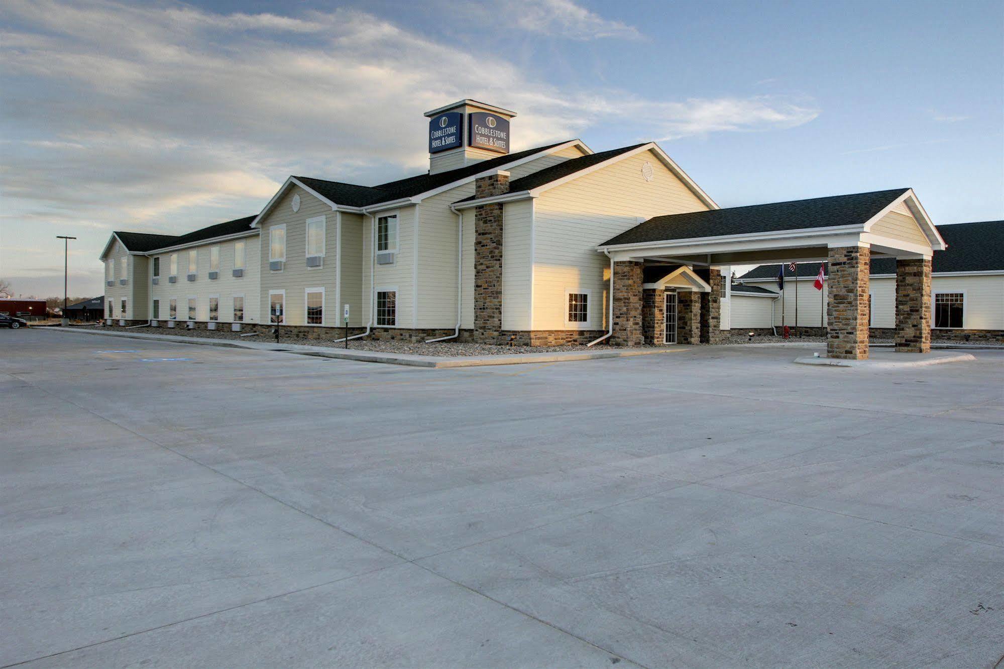 Cobblestone Hotel & Suites - Broken Bow Exterior photo